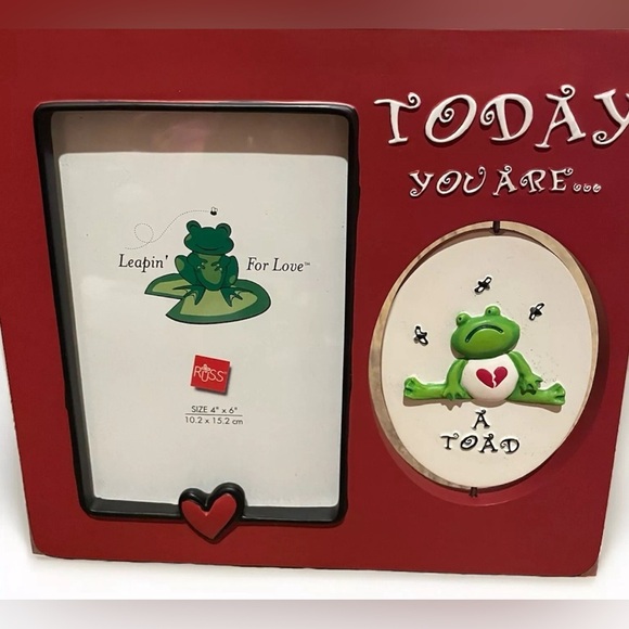 Russ Berrie Leaping For Love Prince Or Toad Picture Size 4" x 6"Revolving Frame - Picture 2 of 3
